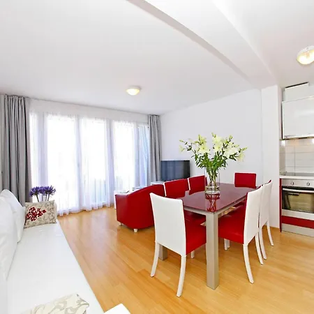 Apartament In Punta Skala With Beachpool *