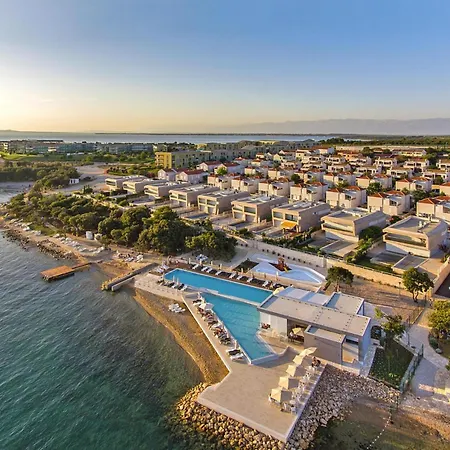 In Punta Skala With Beachpool Apartament *