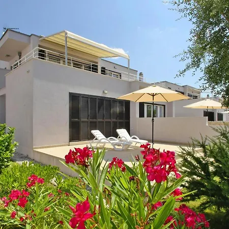 In Punta Skala With Beachpool Apartment *