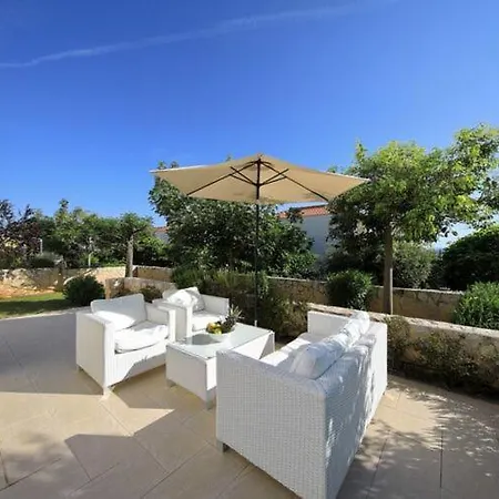 In Punta Skala With Beachpool Апартаменты