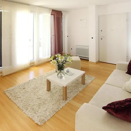 Apartment In Punta Skala With Beachpool *