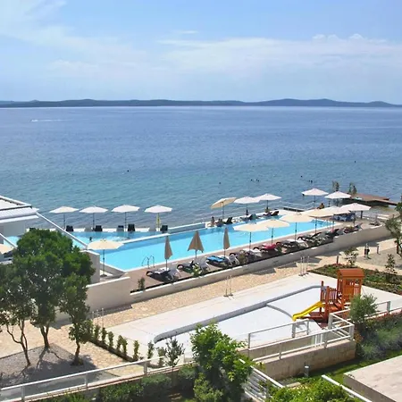 In Punta Skala With Beachpool Апартаменты *