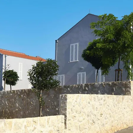 In Punta Skala With Beachpool Apartment Petrcane